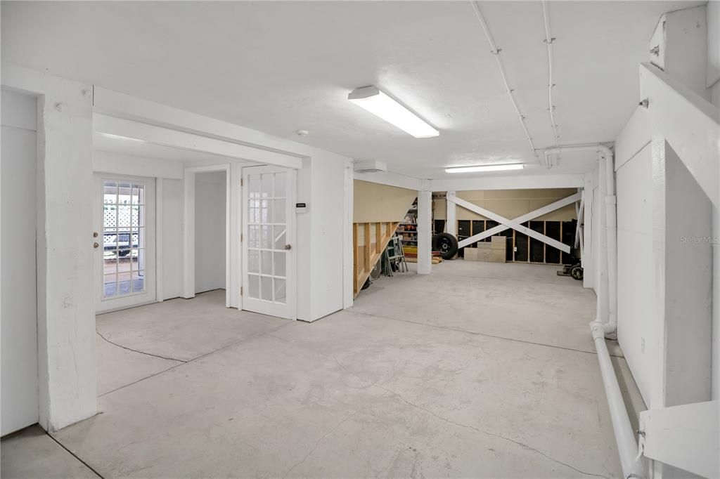 Activo con contrato: $449,000 (2 camas, 2 baños, 2056 Pies cuadrados)