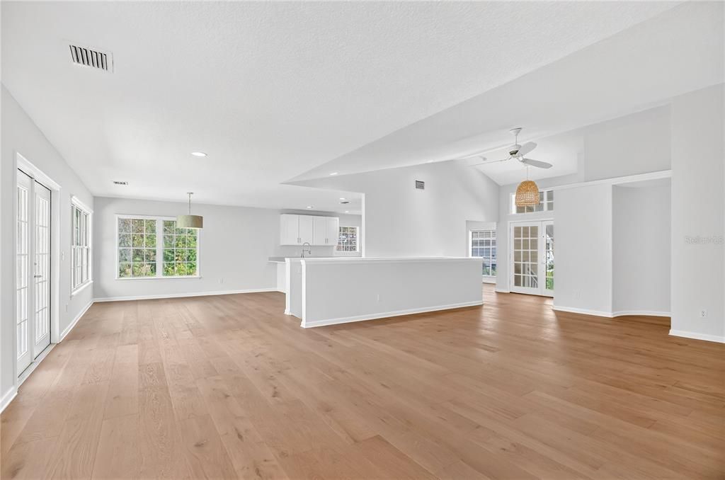 Activo con contrato: $449,000 (2 camas, 2 baños, 2056 Pies cuadrados)