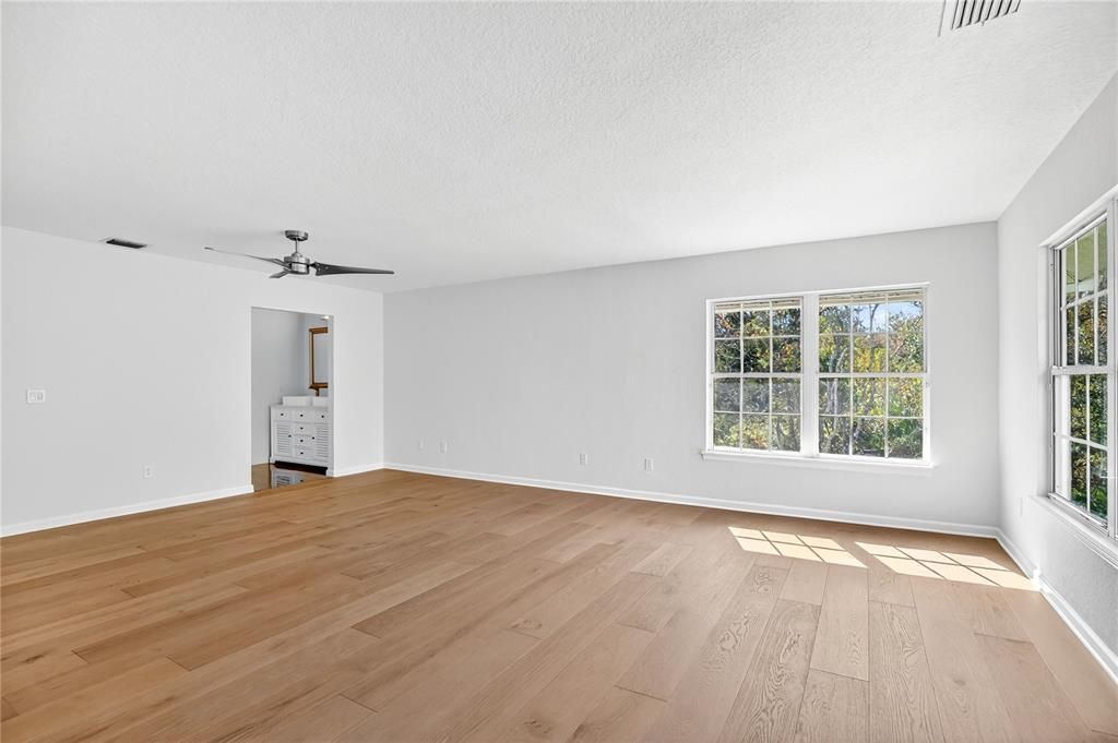 Activo con contrato: $449,000 (2 camas, 2 baños, 2056 Pies cuadrados)