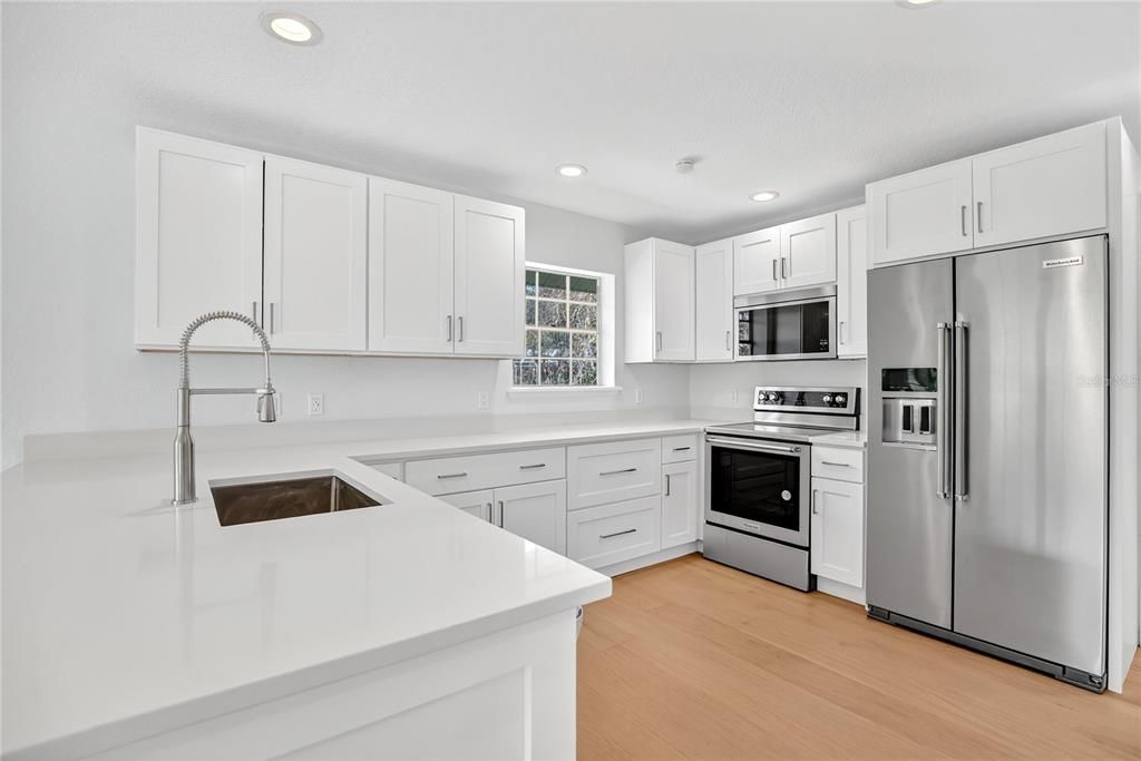 Activo con contrato: $449,000 (2 camas, 2 baños, 2056 Pies cuadrados)