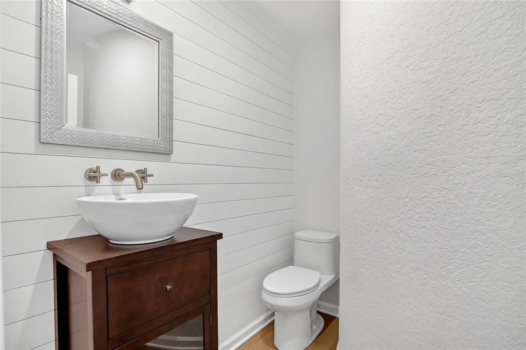 Activo con contrato: $449,000 (2 camas, 2 baños, 2056 Pies cuadrados)