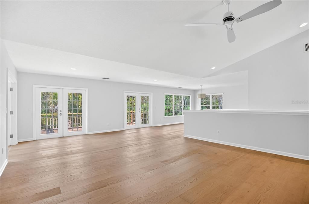 Activo con contrato: $449,000 (2 camas, 2 baños, 2056 Pies cuadrados)