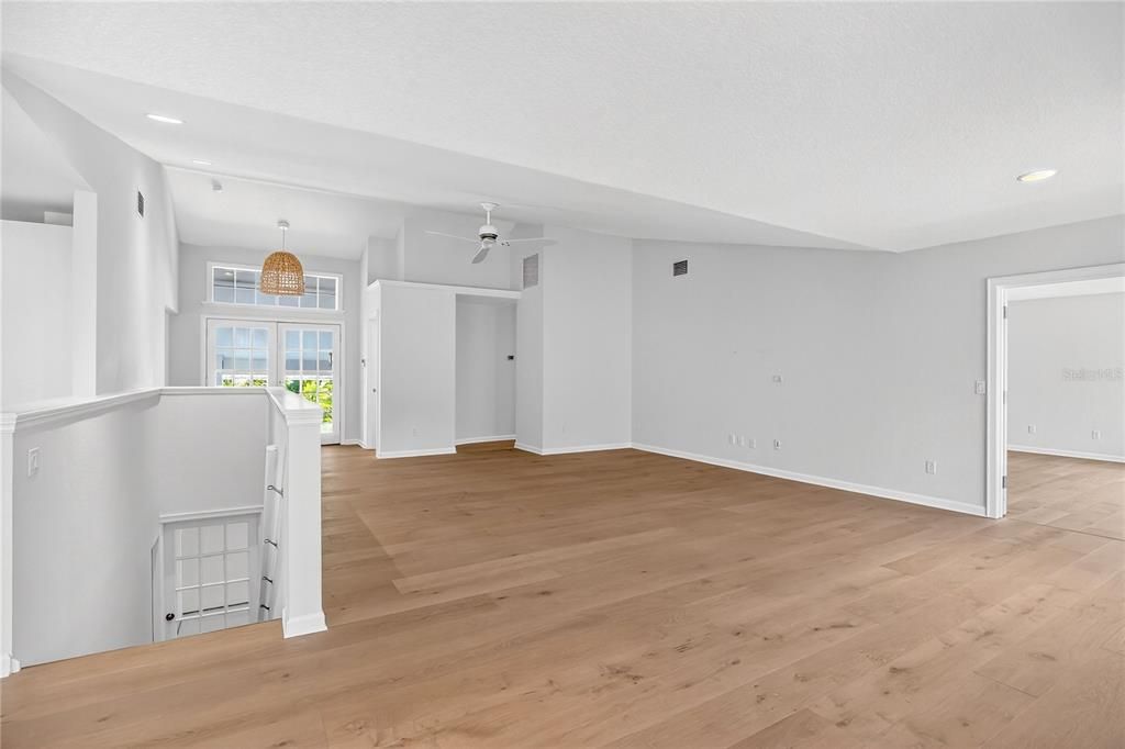 Activo con contrato: $449,000 (2 camas, 2 baños, 2056 Pies cuadrados)