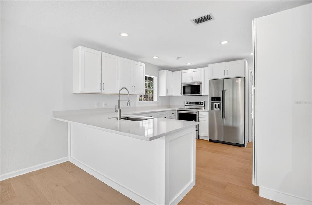 Activo con contrato: $449,000 (2 camas, 2 baños, 2056 Pies cuadrados)