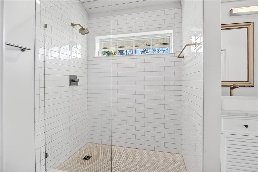 Activo con contrato: $449,000 (2 camas, 2 baños, 2056 Pies cuadrados)