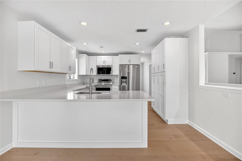 Activo con contrato: $449,000 (2 camas, 2 baños, 2056 Pies cuadrados)