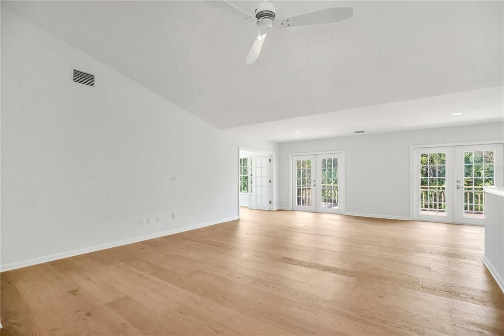 Activo con contrato: $449,000 (2 camas, 2 baños, 2056 Pies cuadrados)