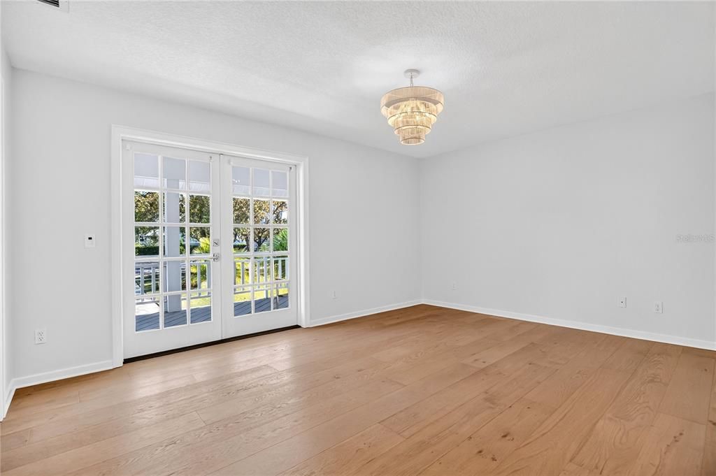 Activo con contrato: $449,000 (2 camas, 2 baños, 2056 Pies cuadrados)