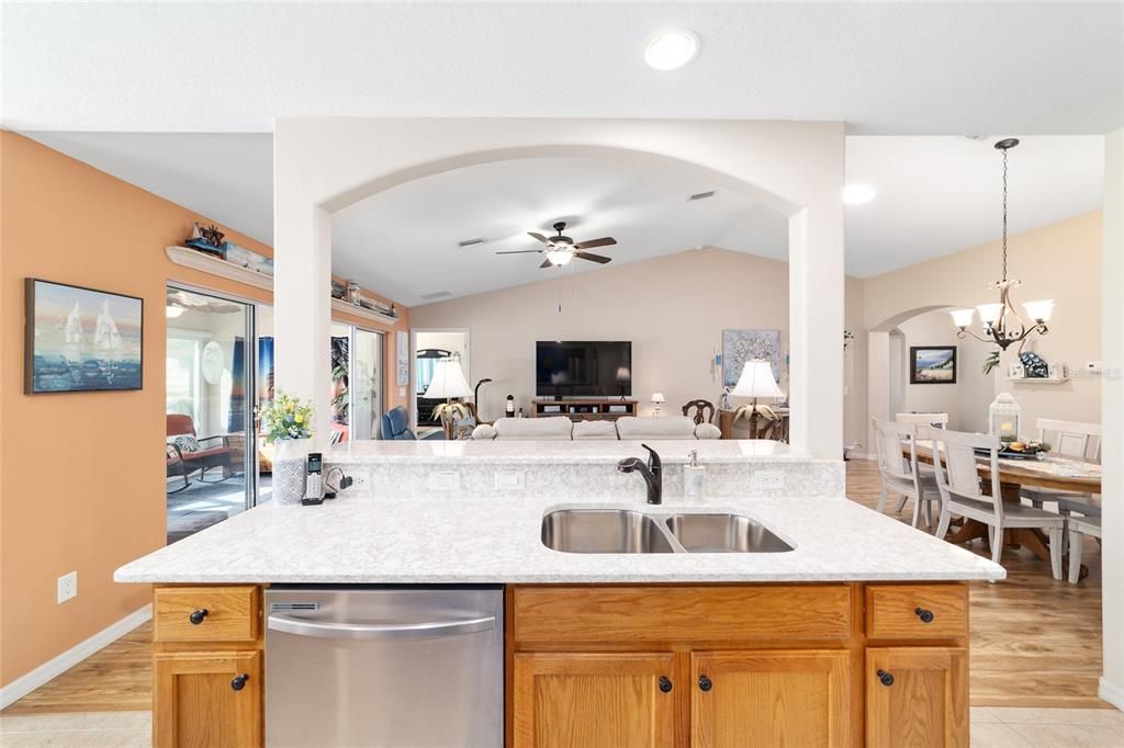 For Sale: $325,000 (3 beds, 2 baths, 1647 Square Feet)