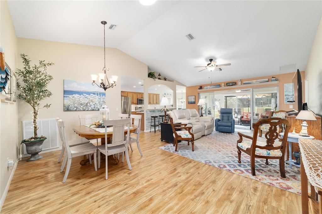 For Sale: $325,000 (3 beds, 2 baths, 1647 Square Feet)