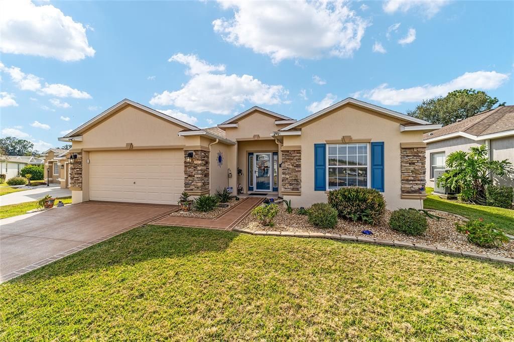 For Sale: $325,000 (3 beds, 2 baths, 1647 Square Feet)