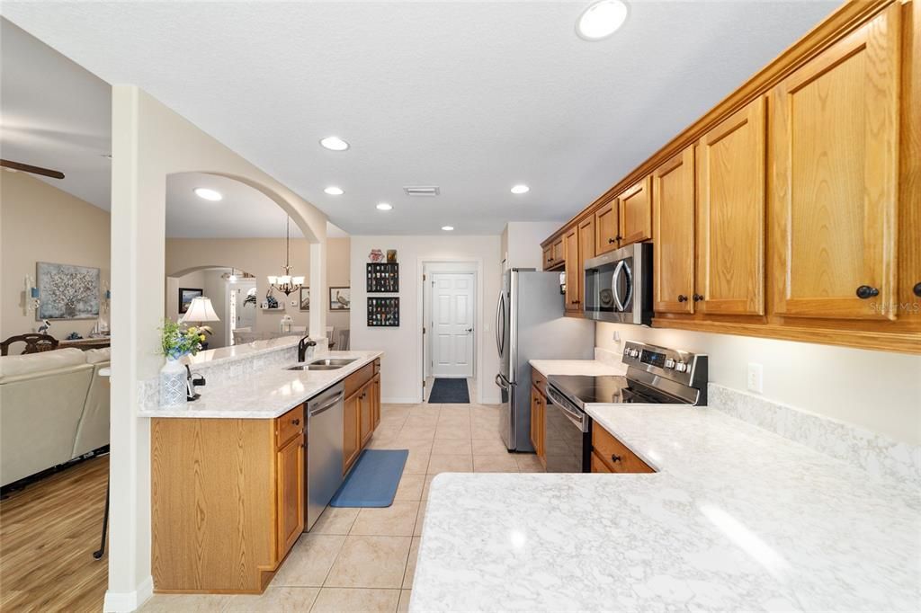 For Sale: $325,000 (3 beds, 2 baths, 1647 Square Feet)