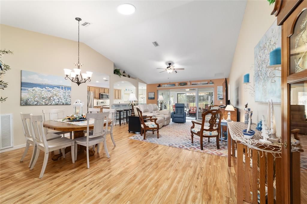 For Sale: $325,000 (3 beds, 2 baths, 1647 Square Feet)