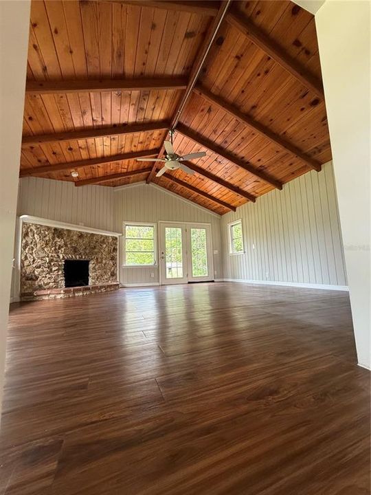 出租: $1,800 (2 贝兹, 2 浴室, 1125 平方英尺)