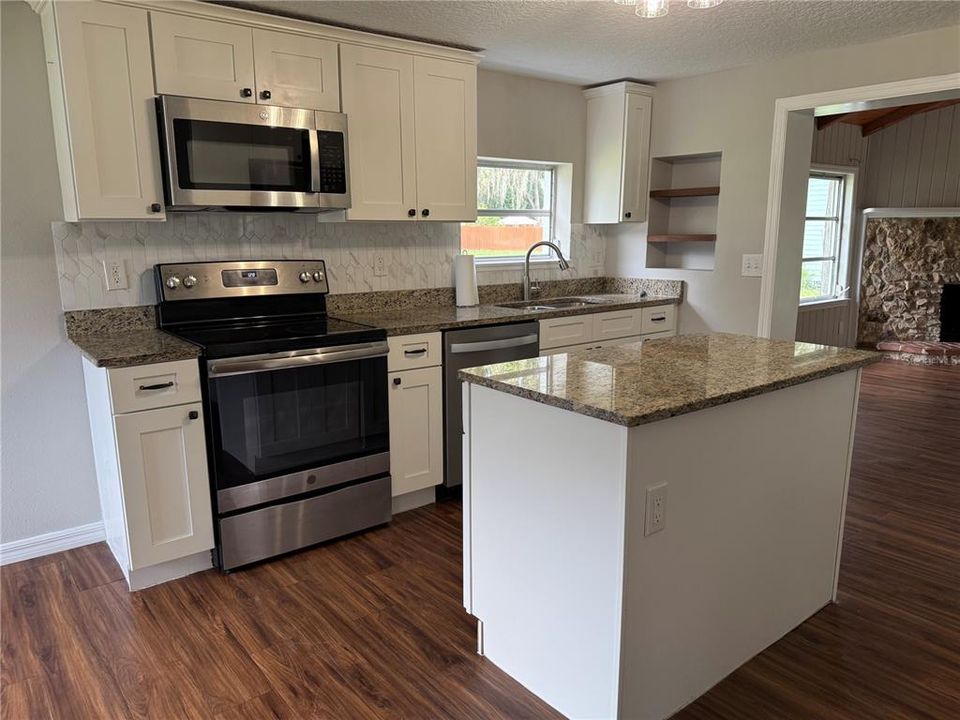 出租: $1,800 (2 贝兹, 2 浴室, 1125 平方英尺)