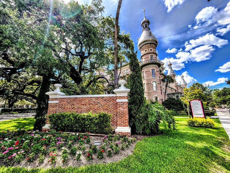 For Sale: $229,900 (2 beds, 1 baths, 857 Square Feet)