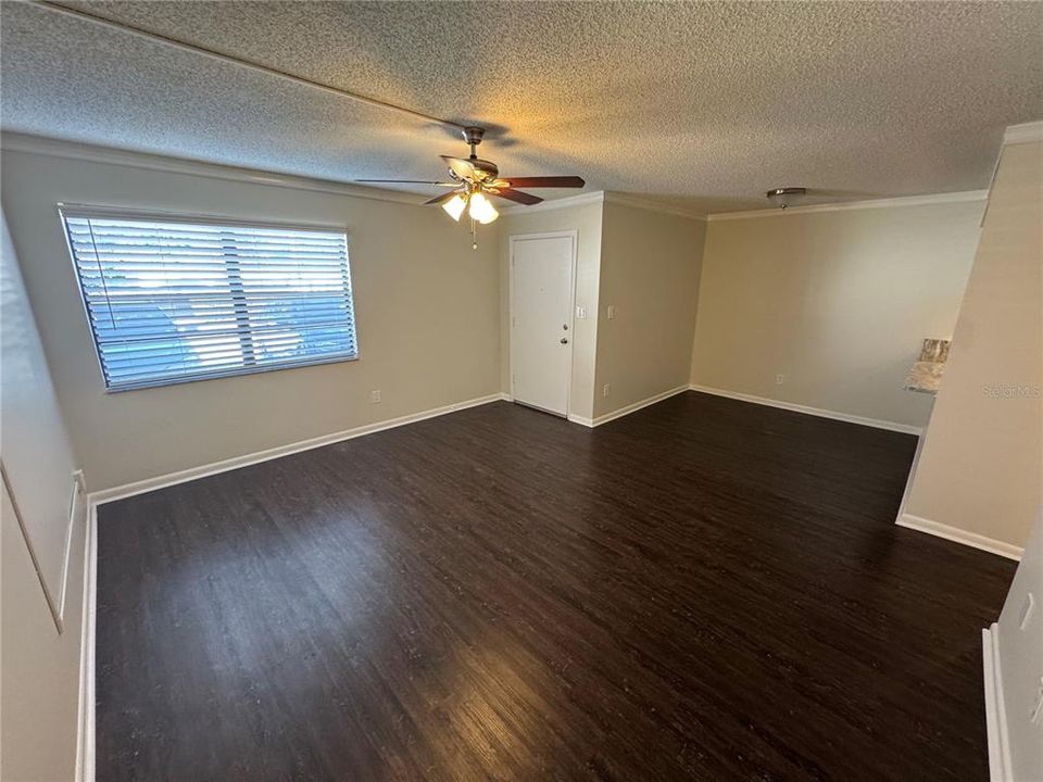 For Sale: $229,900 (2 beds, 1 baths, 857 Square Feet)