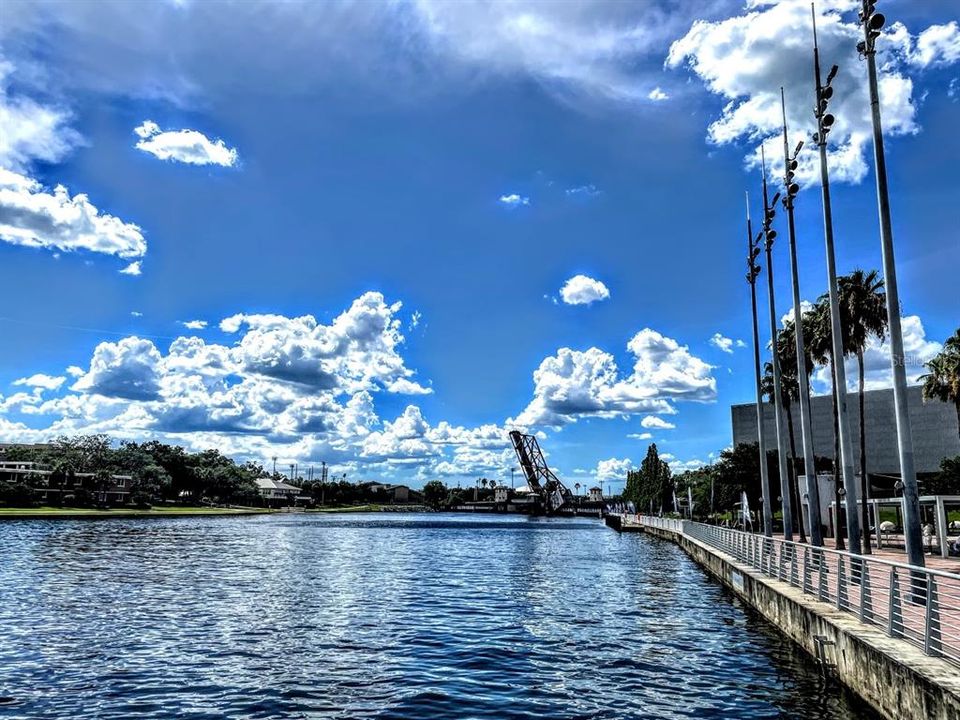 For Sale: $229,900 (2 beds, 1 baths, 857 Square Feet)