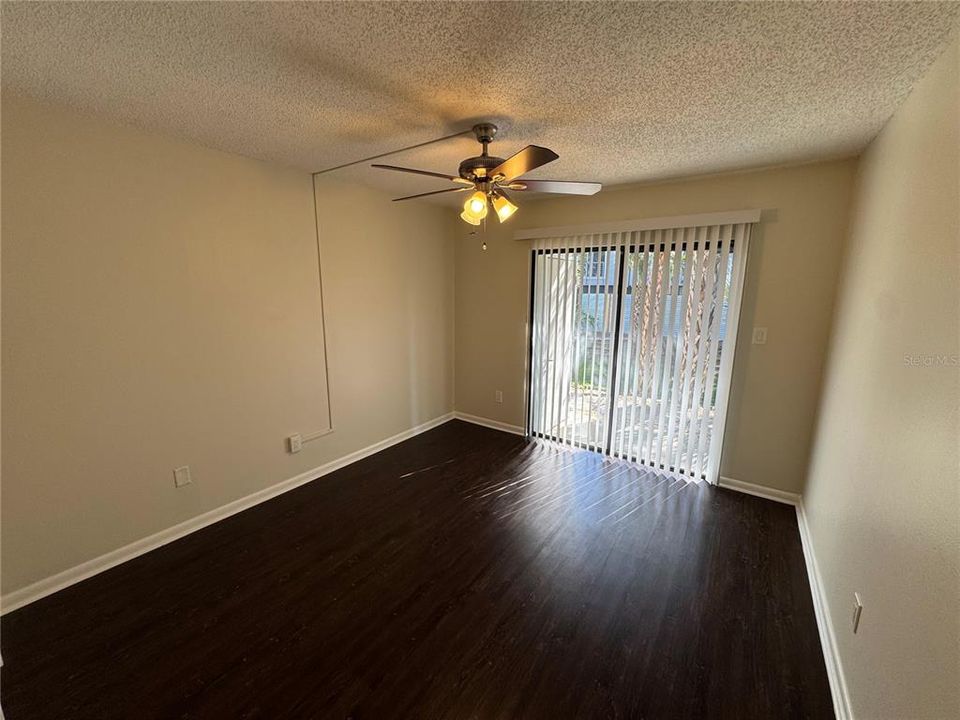 For Sale: $229,900 (2 beds, 1 baths, 857 Square Feet)