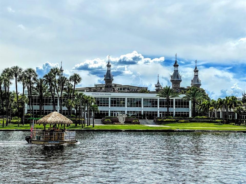 For Sale: $229,900 (2 beds, 1 baths, 857 Square Feet)