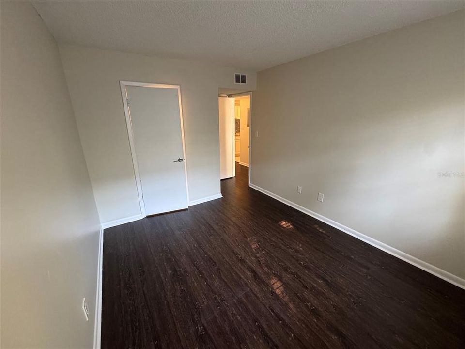 For Sale: $229,900 (2 beds, 1 baths, 857 Square Feet)