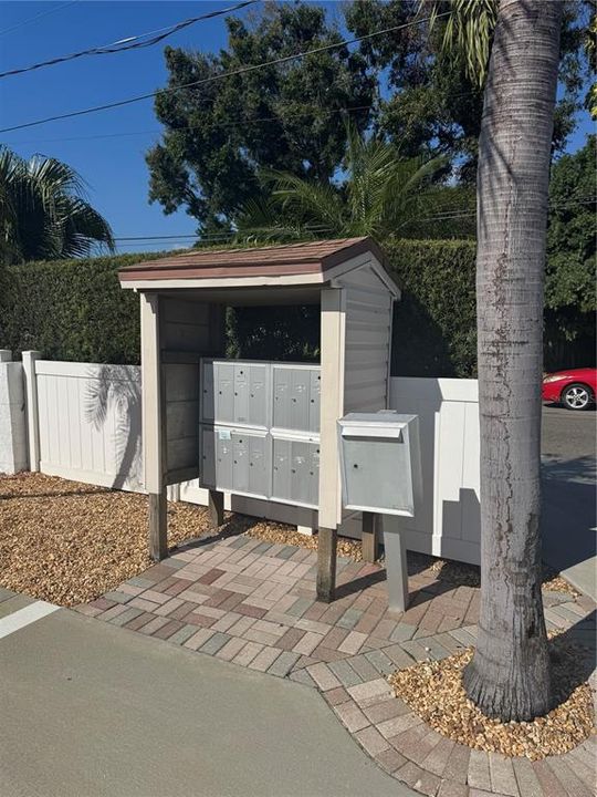 For Sale: $229,900 (2 beds, 1 baths, 857 Square Feet)