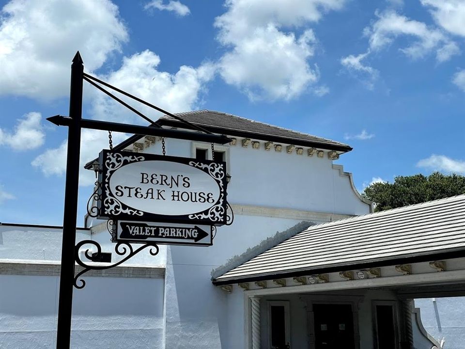 For Sale: $229,900 (2 beds, 1 baths, 857 Square Feet)