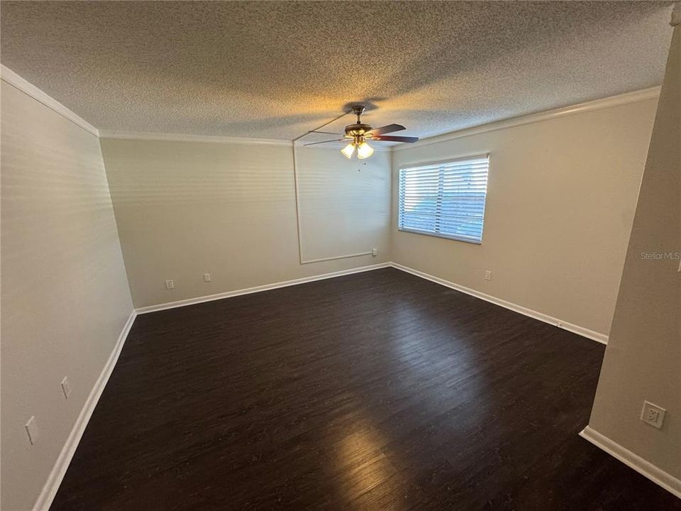 For Sale: $229,900 (2 beds, 1 baths, 857 Square Feet)