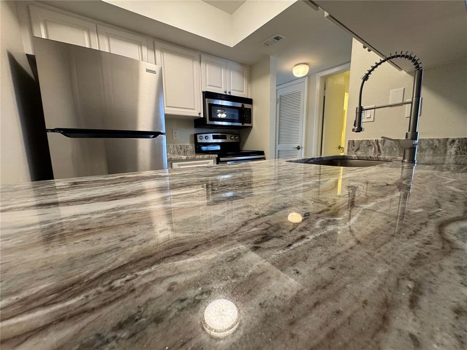 For Sale: $229,900 (2 beds, 1 baths, 857 Square Feet)