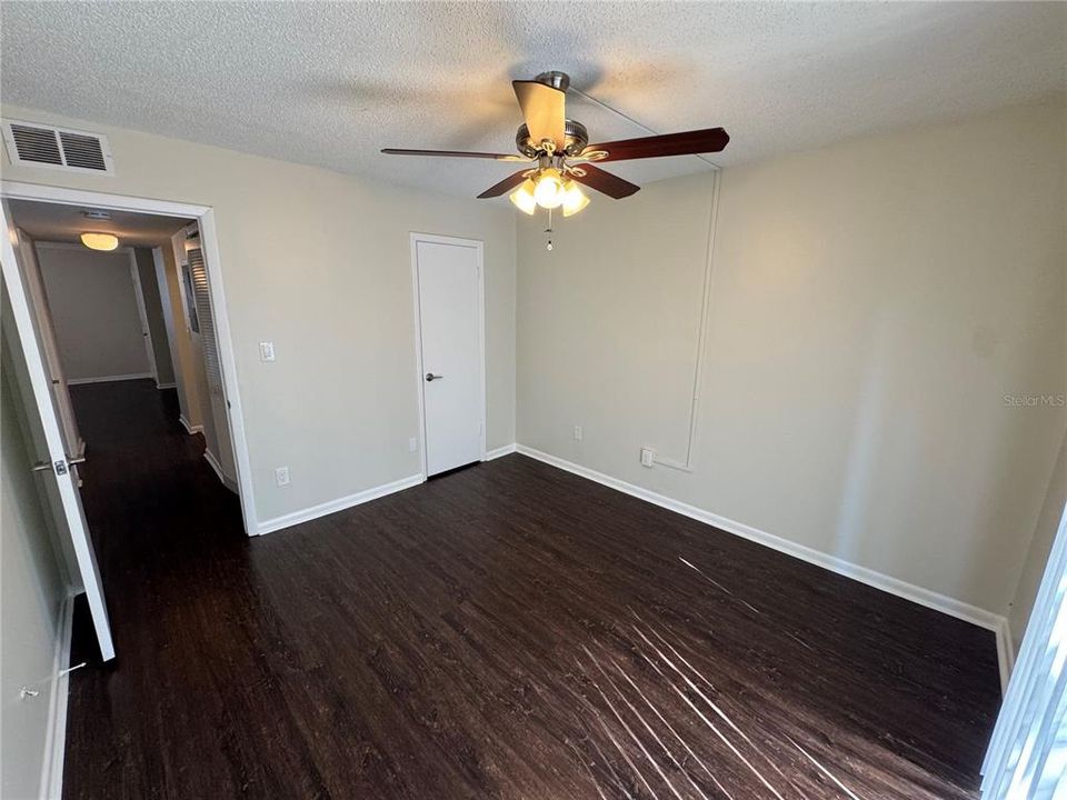 For Sale: $229,900 (2 beds, 1 baths, 857 Square Feet)