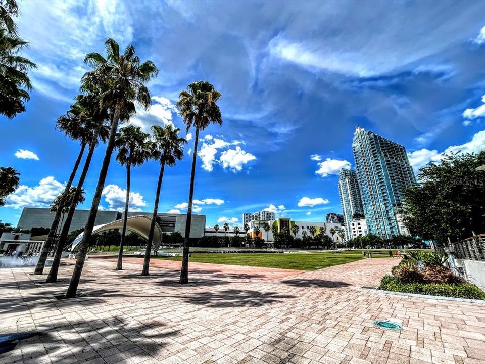 For Sale: $229,900 (2 beds, 1 baths, 857 Square Feet)