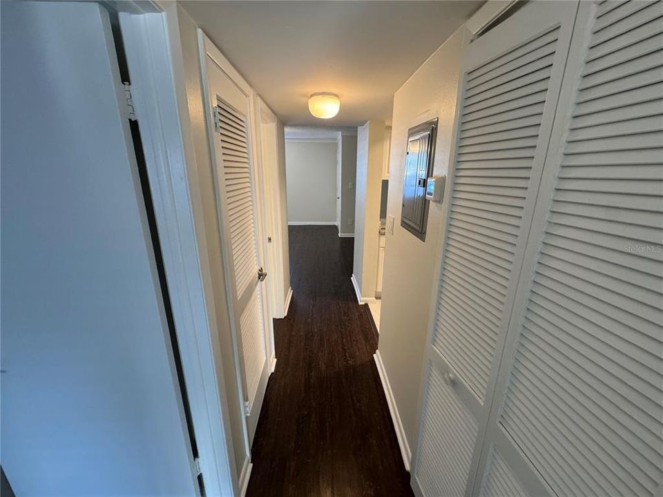 For Sale: $229,900 (2 beds, 1 baths, 857 Square Feet)