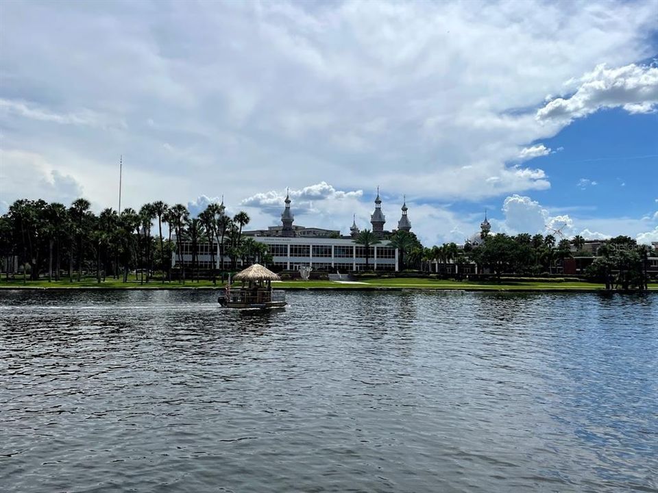 For Sale: $229,900 (2 beds, 1 baths, 857 Square Feet)