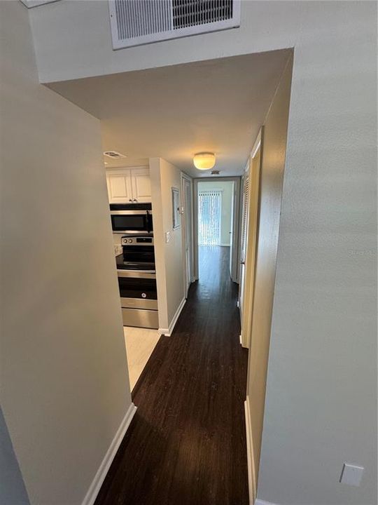 For Sale: $229,900 (2 beds, 1 baths, 857 Square Feet)