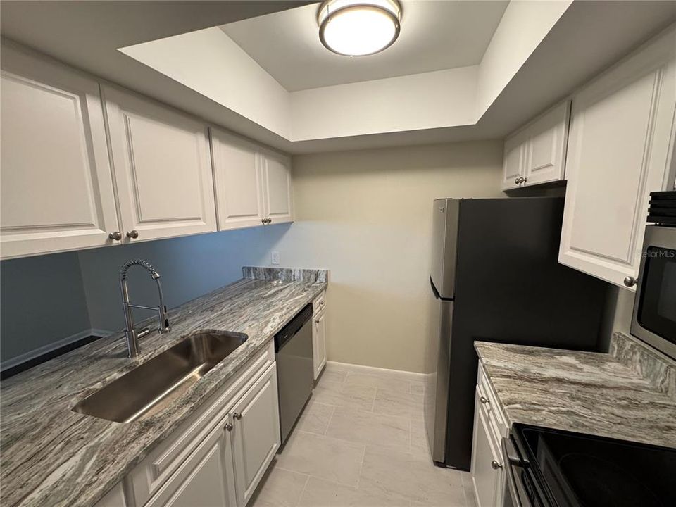 For Sale: $229,900 (2 beds, 1 baths, 857 Square Feet)