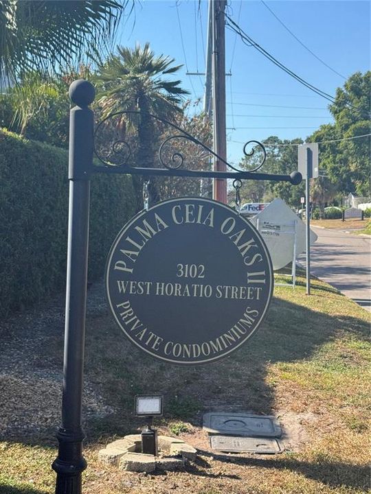 For Sale: $229,900 (2 beds, 1 baths, 857 Square Feet)