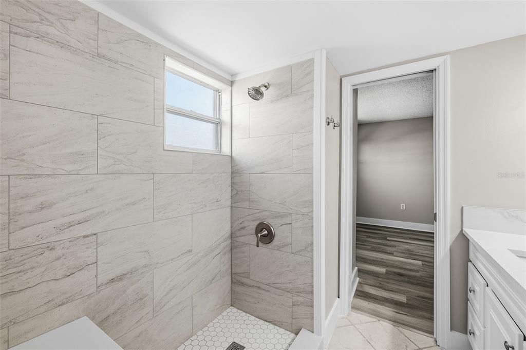 For Sale: $260,000 (2 beds, 1 baths, 1100 Square Feet)