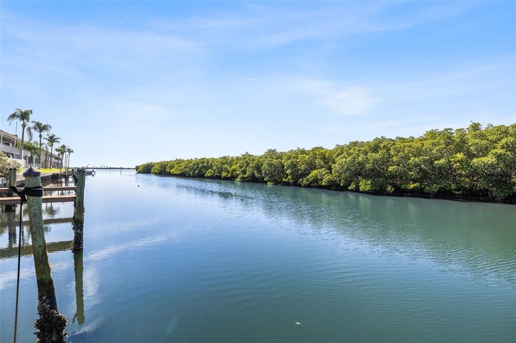 For Sale: $260,000 (2 beds, 1 baths, 1100 Square Feet)