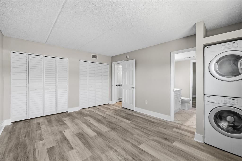 For Sale: $260,000 (2 beds, 1 baths, 1100 Square Feet)