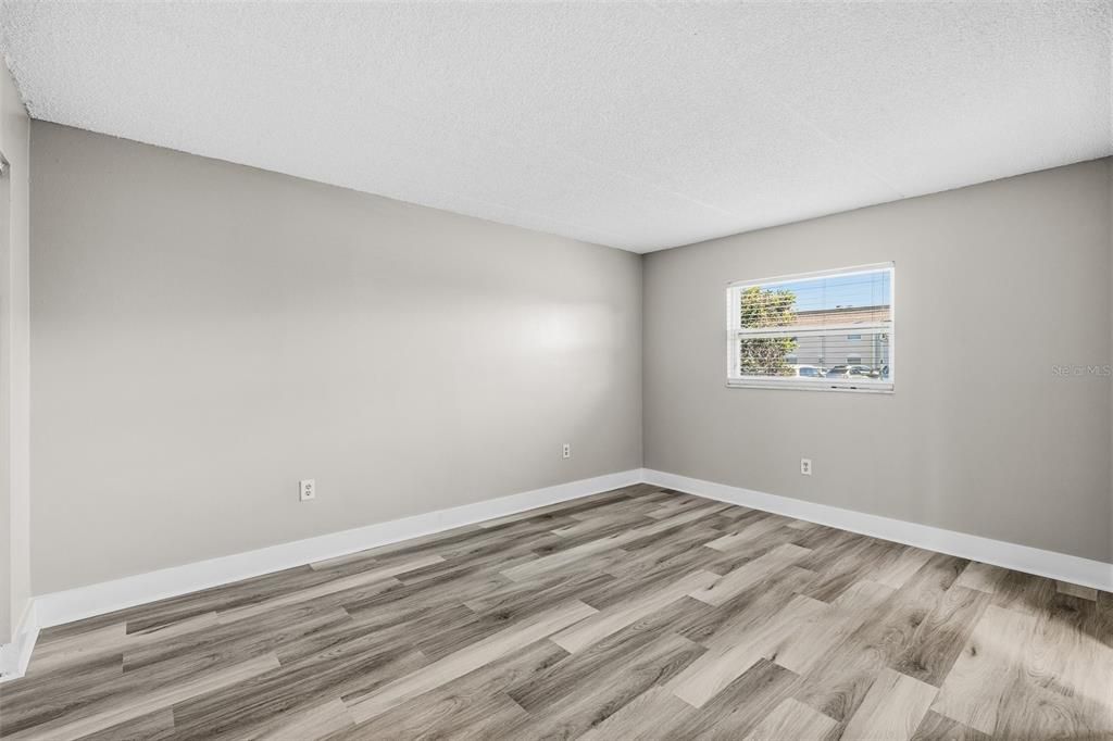 For Sale: $260,000 (2 beds, 1 baths, 1100 Square Feet)