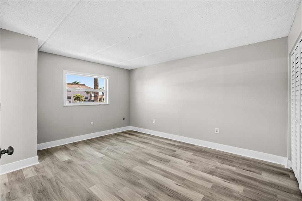 For Sale: $260,000 (2 beds, 1 baths, 1100 Square Feet)