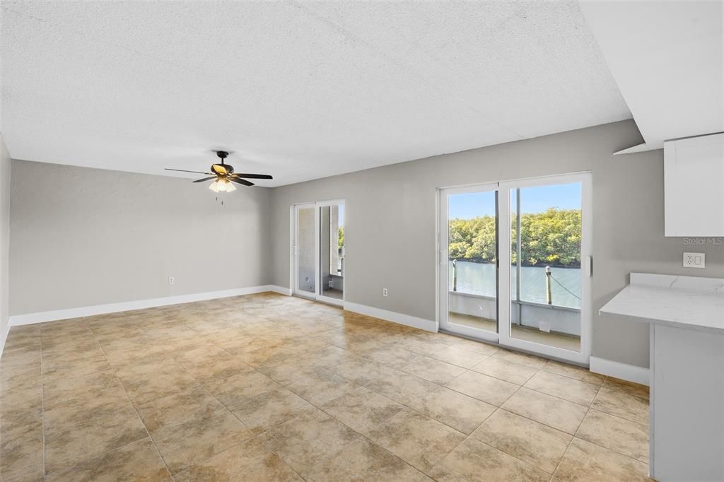 For Sale: $260,000 (2 beds, 1 baths, 1100 Square Feet)