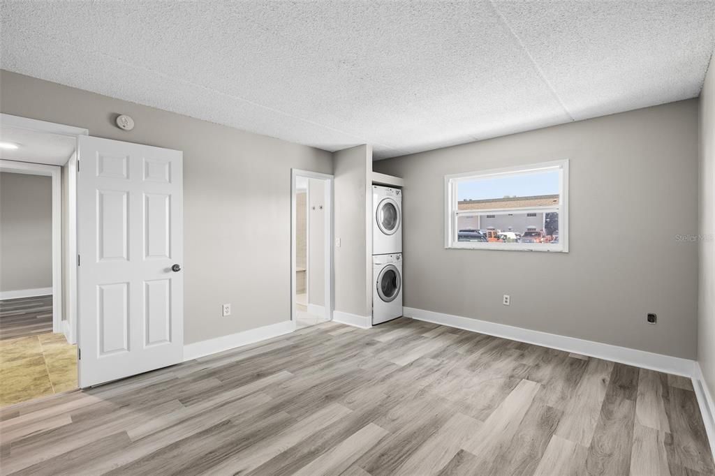 For Sale: $260,000 (2 beds, 1 baths, 1100 Square Feet)