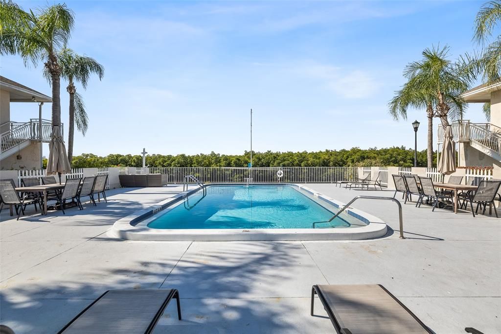 For Sale: $260,000 (2 beds, 1 baths, 1100 Square Feet)