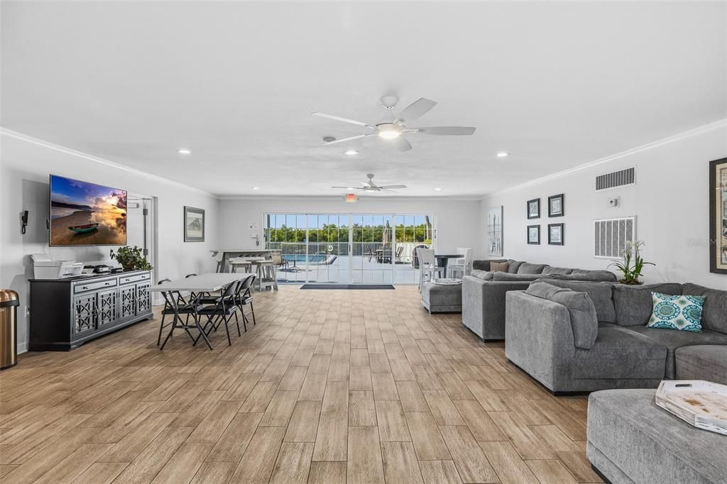 For Sale: $260,000 (2 beds, 1 baths, 1100 Square Feet)