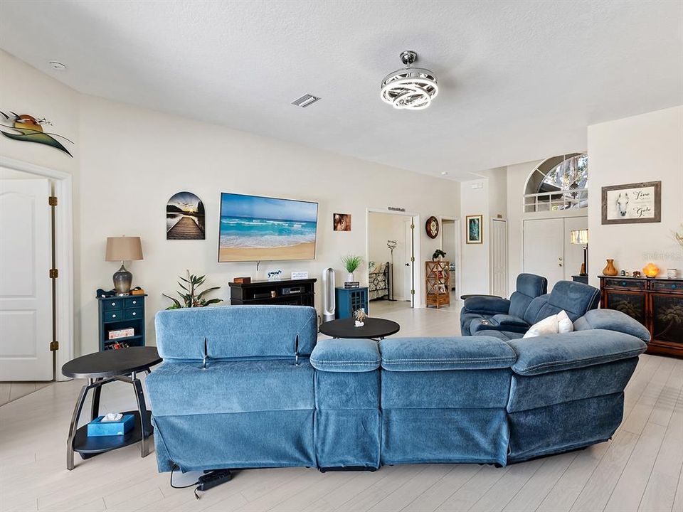 出租: $2,700 (3 贝兹, 2 浴室, 1635 平方英尺)