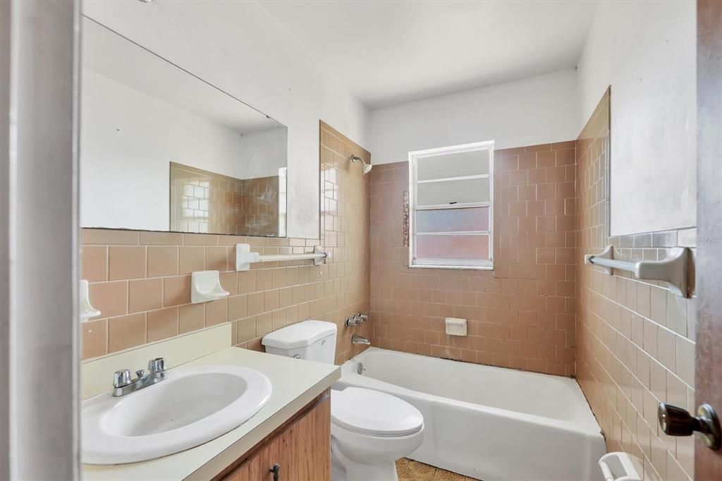 For Sale: $269,900 (3 beds, 2 baths, 1248 Square Feet)