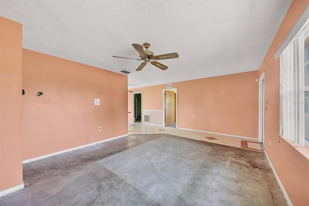 For Sale: $269,900 (3 beds, 2 baths, 1248 Square Feet)