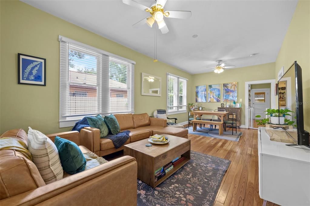 合同活跃: $369,900 (3 贝兹, 2 浴室, 1440 平方英尺)