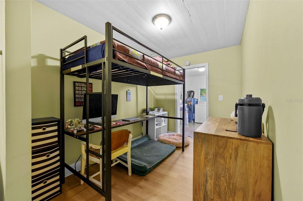 合同活跃: $369,900 (3 贝兹, 2 浴室, 1440 平方英尺)